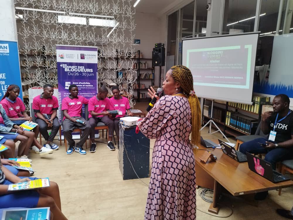 NdenhaJ's tweet photo. Le discours haineux hors ligne et en ligne est une menace à la paix et la cohésion sociale, la sensibilisation et l’éducation aux médias, des pistes pour éradiquer ce fléau @ 237 blogger summit 4 https://t.co/OZzhVBdLaA