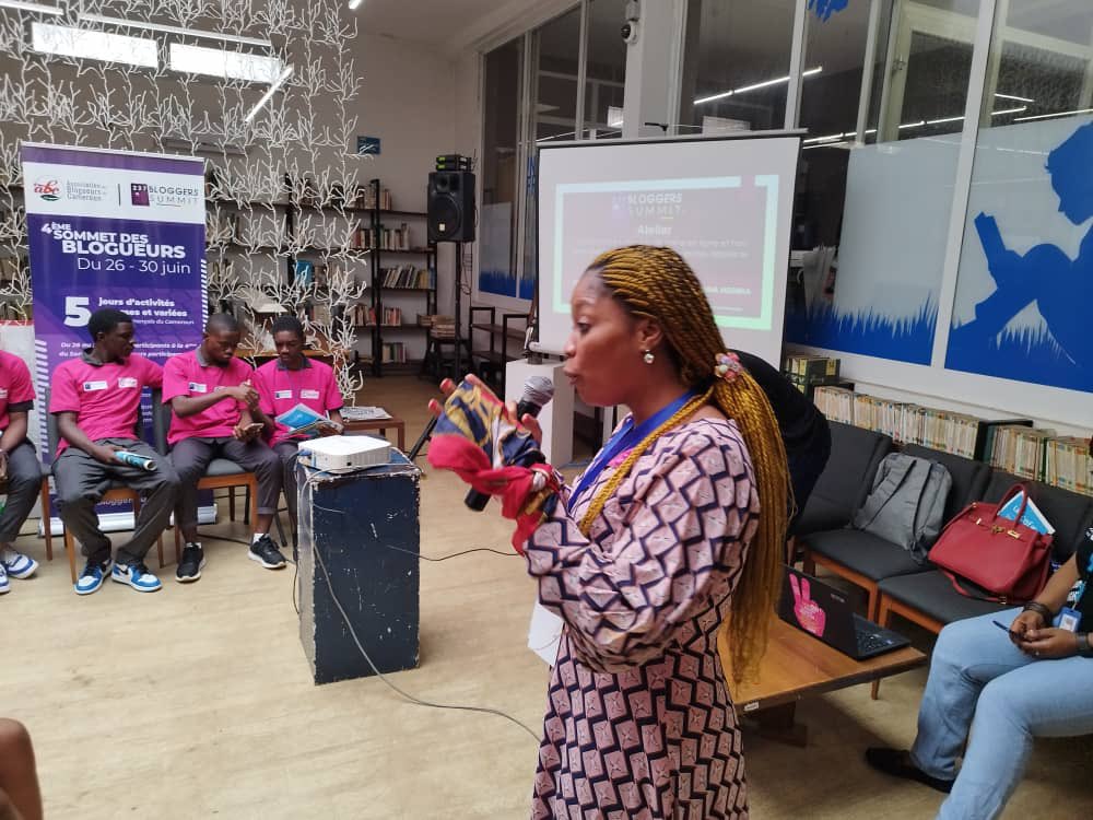 NdenhaJ's tweet photo. Le discours haineux hors ligne et en ligne est une menace à la paix et la cohésion sociale, la sensibilisation et l’éducation aux médias, des pistes pour éradiquer ce fléau @ 237 blogger summit 4 https://t.co/OZzhVBdLaA