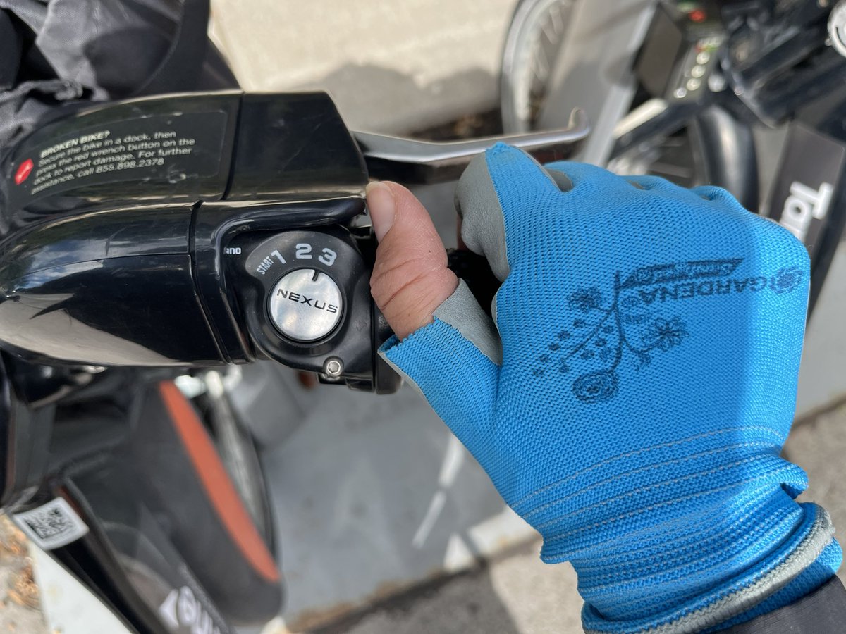 herbivore0's tweet photo. Can we please have a 4’th gear in your next generation of @BikeShareTO bicycles? 
Kids on tricycles are starting to cut me off, it aint’ pretty 😆
#BikeTO @biketo #torontobikeshare https://t.co/lN5AaSW0Jy