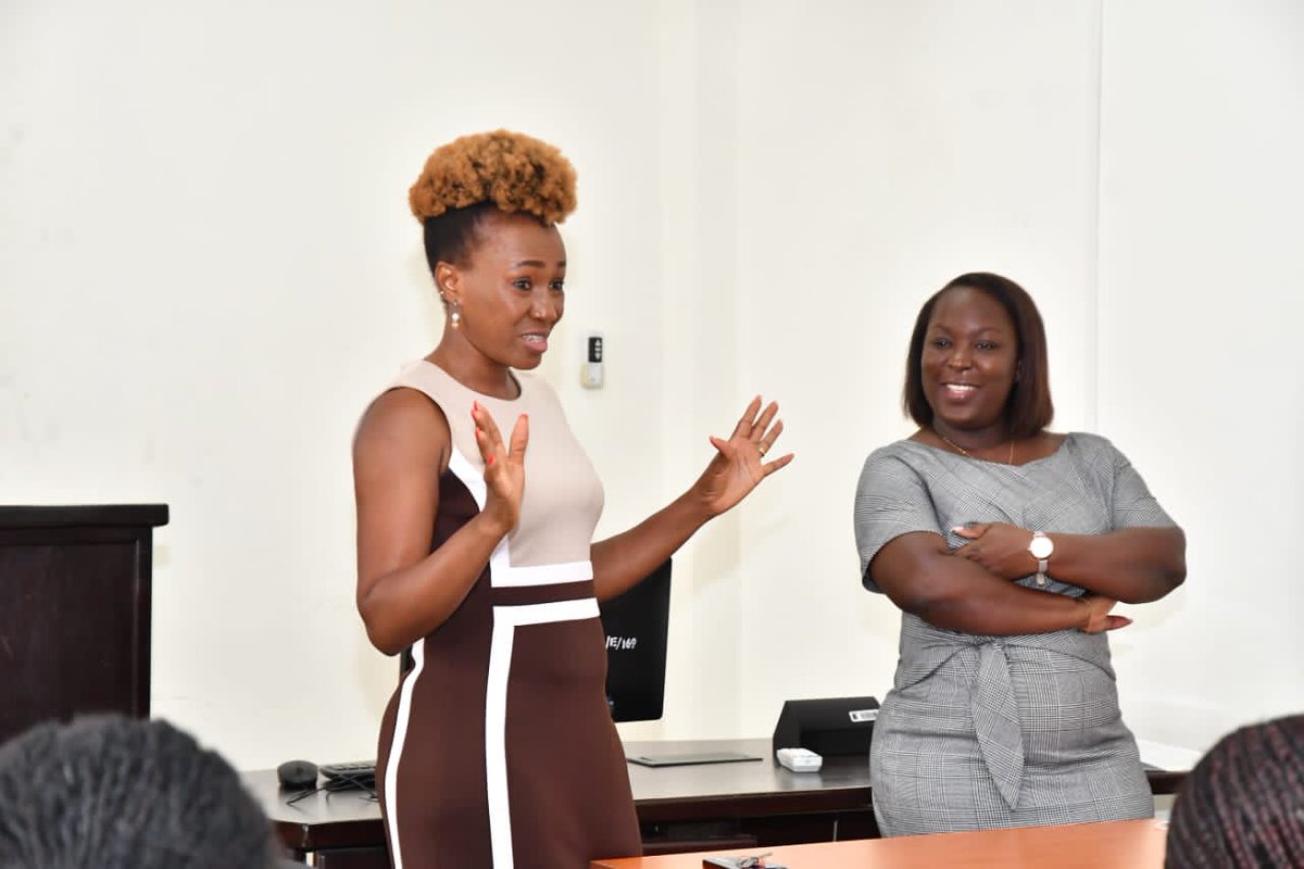 Nonverbal Intelligence is your ability to pay attention to your facial expression, eye contact, posture , and even hand gestures, because these can heighten your chances for success. Enjoy your weekend everyone. 
#communication #academia #teacher #coaching #mentoring