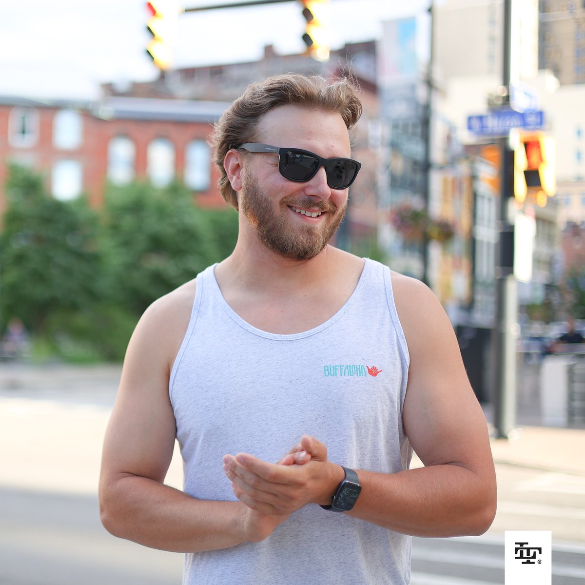 LoyalTCo's tweet photo. 𝓼𝓾𝓷𝓼 𝓸𝓾𝓽☀️ 𝓰𝓾𝓷𝓼 𝓸𝓾𝓽💪🏻

make sure you check out our limited-time on-hand sale, LIVE NOW on our website at 🌐https://t.co/ZGkNDWxnOQ and use the code "JULY30" for 30% OFF"💸

#buffalosummer #buffaloweather #eliteszn #buffalove #buffalobills #billsmafia #northbuffalo https://t.co/DIqxiXoSGO