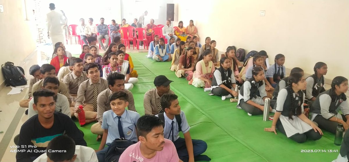 abvpcg's tweet photo. राष्ट्रीय विद्यार्थी दिवस के निमित्त तिल्दा जिले के आरंग इकाई में चित्रकला पेंटिग प्रतियोगिता का आयोजन किया गया जिसमें मुख्य अतिथि राधा कृष्णा विद्या मंदिर आरंग के प्राचार्य श्री अशोक ठाकुर जी एवं प्रदेश मंत्री श्री @CGManojVaishnav जी उपस्थित रहे।
#ABVP75 https://t.co/ZMFRbyjZgH