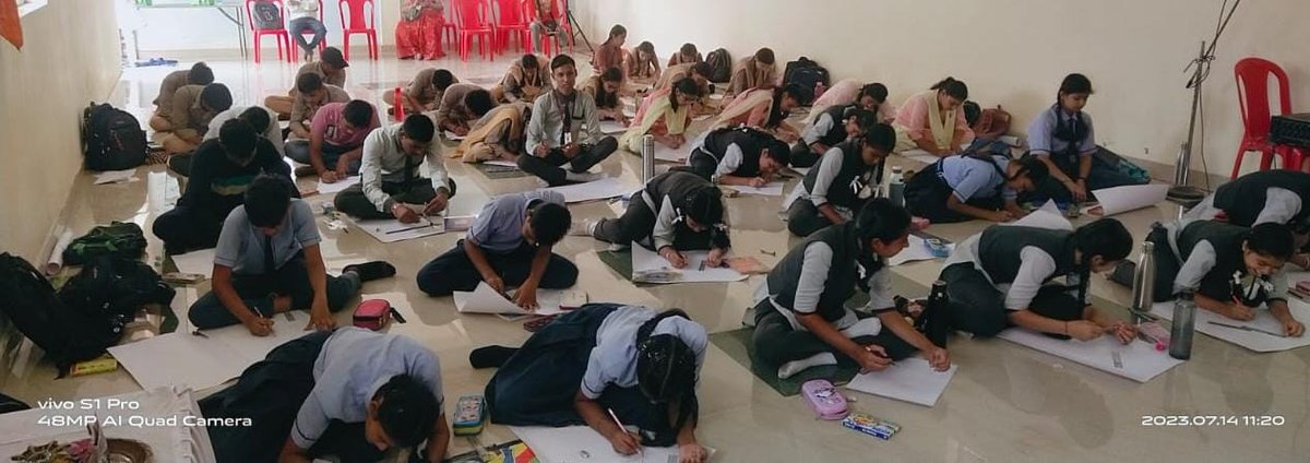 abvpcg's tweet photo. राष्ट्रीय विद्यार्थी दिवस के निमित्त तिल्दा जिले के आरंग इकाई में चित्रकला पेंटिग प्रतियोगिता का आयोजन किया गया जिसमें मुख्य अतिथि राधा कृष्णा विद्या मंदिर आरंग के प्राचार्य श्री अशोक ठाकुर जी एवं प्रदेश मंत्री श्री @CGManojVaishnav जी उपस्थित रहे।
#ABVP75 https://t.co/ZMFRbyjZgH
