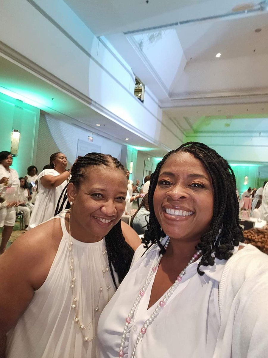 aka_abgo's tweet photo. Sisterly fun in Chicago! #pathwaystosoar #AkaLeadershipSeminar2023 #thepearlviion https://t.co/9BtPZ9WNKd