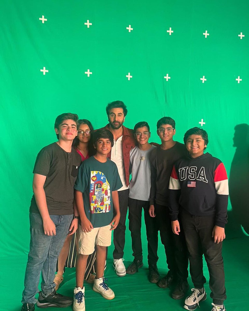 RK with child actors on the sets of an ad shoot yesterday 🤎 #RanbirKapoor