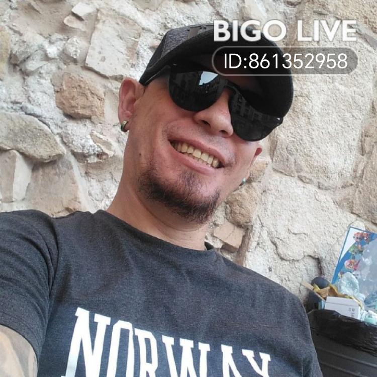Alex23Alexander's tweet photo. ¡Ven a ver a Absolomx en directo en #BIGOLIVE y haz nuevos amigos!  https://t.co/RwE6xJiyOU https://t.co/h0CGuEdexV
