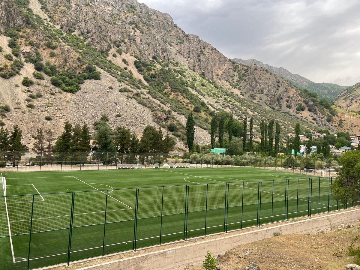 AkmalHeuristic's tweet photo. TFF TECHNICAL CENTRE in VARZOB / TAJIKISTAN.
Best pitch ever to train and enjoy the Nature at the same time.
#HATKO #HYBRIDGRASS https://t.co/KkWMQgGccx