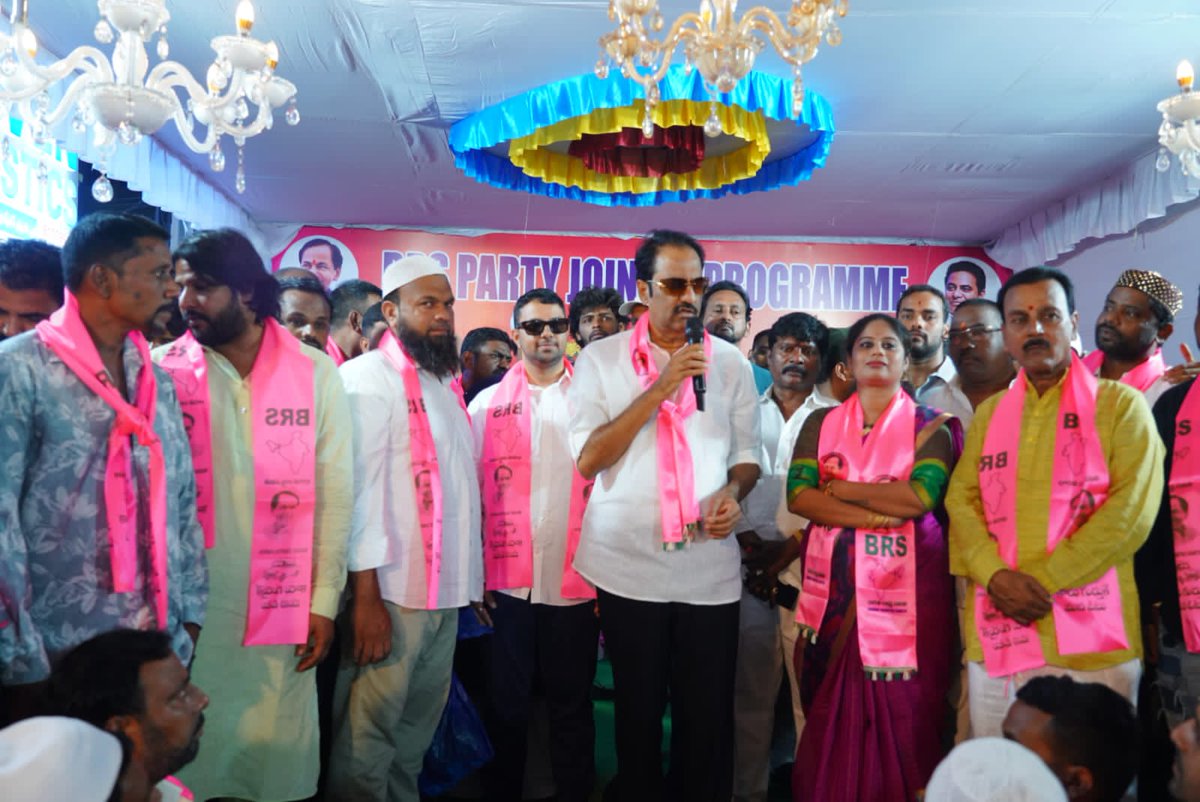 MGNMLA's tweet photo. ముఖ్యమంత్రివర్యులు శ్రీ కేసీఆర్ గారు ప్రవేశ పెట్టిన సంక్షేమ పథకాలను చూసి ఈ రోజు వెంగళరావు నగర్ డివిజన్ మస్జీద్ గడ్డ నుండి 300 మంది బి ఆర్ ఎస్ పార్టీలో చేరడం జరిగింది. #CMOTelangana #ktrtrs https://t.co/wLkqoz6IgK