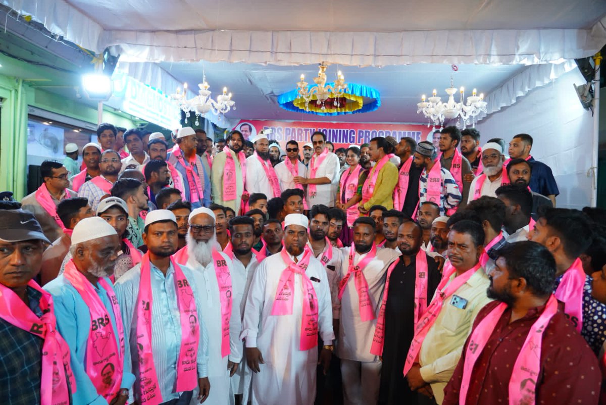 MGNMLA's tweet photo. ముఖ్యమంత్రివర్యులు శ్రీ కేసీఆర్ గారు ప్రవేశ పెట్టిన సంక్షేమ పథకాలను చూసి ఈ రోజు వెంగళరావు నగర్ డివిజన్ మస్జీద్ గడ్డ నుండి 300 మంది బి ఆర్ ఎస్ పార్టీలో చేరడం జరిగింది. #CMOTelangana #ktrtrs https://t.co/wLkqoz6IgK