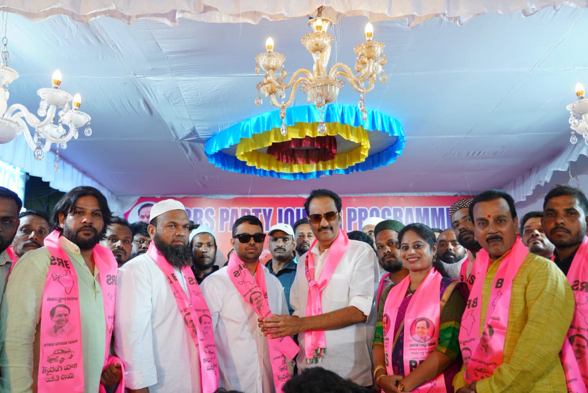 MGNMLA's tweet photo. ముఖ్యమంత్రివర్యులు శ్రీ కేసీఆర్ గారు ప్రవేశ పెట్టిన సంక్షేమ పథకాలను చూసి ఈ రోజు వెంగళరావు నగర్ డివిజన్ మస్జీద్ గడ్డ నుండి 300 మంది బి ఆర్ ఎస్ పార్టీలో చేరడం జరిగింది. #CMOTelangana #ktrtrs https://t.co/wLkqoz6IgK