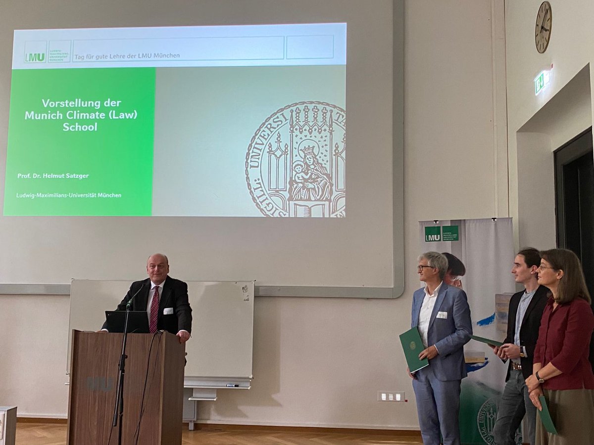 Am "Tag für gute Lehre" der <a href="/LMU_Muenchen/">Universität München</a> durfte ich der „Munich Climate (Law) School“ den von der <a href="/unigesellschaft/">Münchener Universitätsgesellschaft e.V.</a> geförderten Preis für innovative Lehre verleihen. Die MCS ist ein gelungener Ansatz, das Thema #climatechange interdisziplinär zu lehren.
lnkd.in/ebzKARTv