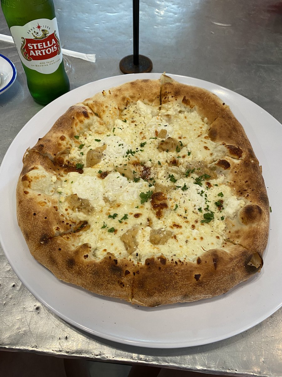 TheCamProgram's tweet photo. I love a good #Aplos pizza 🍕 @bobounds @SmithDestin four cheese 🧀 is the move. #HappyFriday https://t.co/zWb9he574c