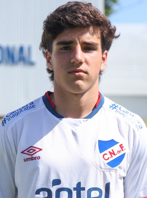 🔵⚪️🔴 Juan Pedro Echeverría Aznarez completará el banco de suplentes de Nacional para mañana enfrentar a Fenix 

Lateral izquierdo, categoría 2006. Tiene experiencia en selecciones juveniles.