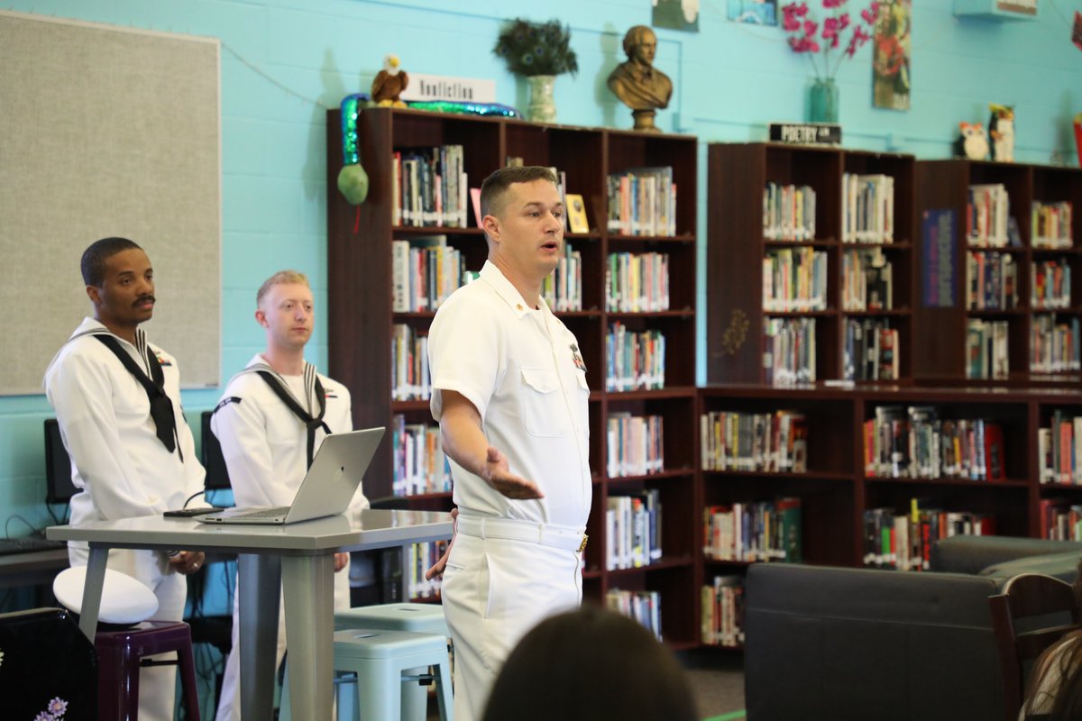 BSDEducation's tweet photo. Thank you to the USS Boise Crew members who visited Boise School District's Junior High School Alternative Summer School program today.  @USNavy #EverythingsPossibleBSD https://t.co/g4byBGyeyr https://t.co/qfFPdRvnO8