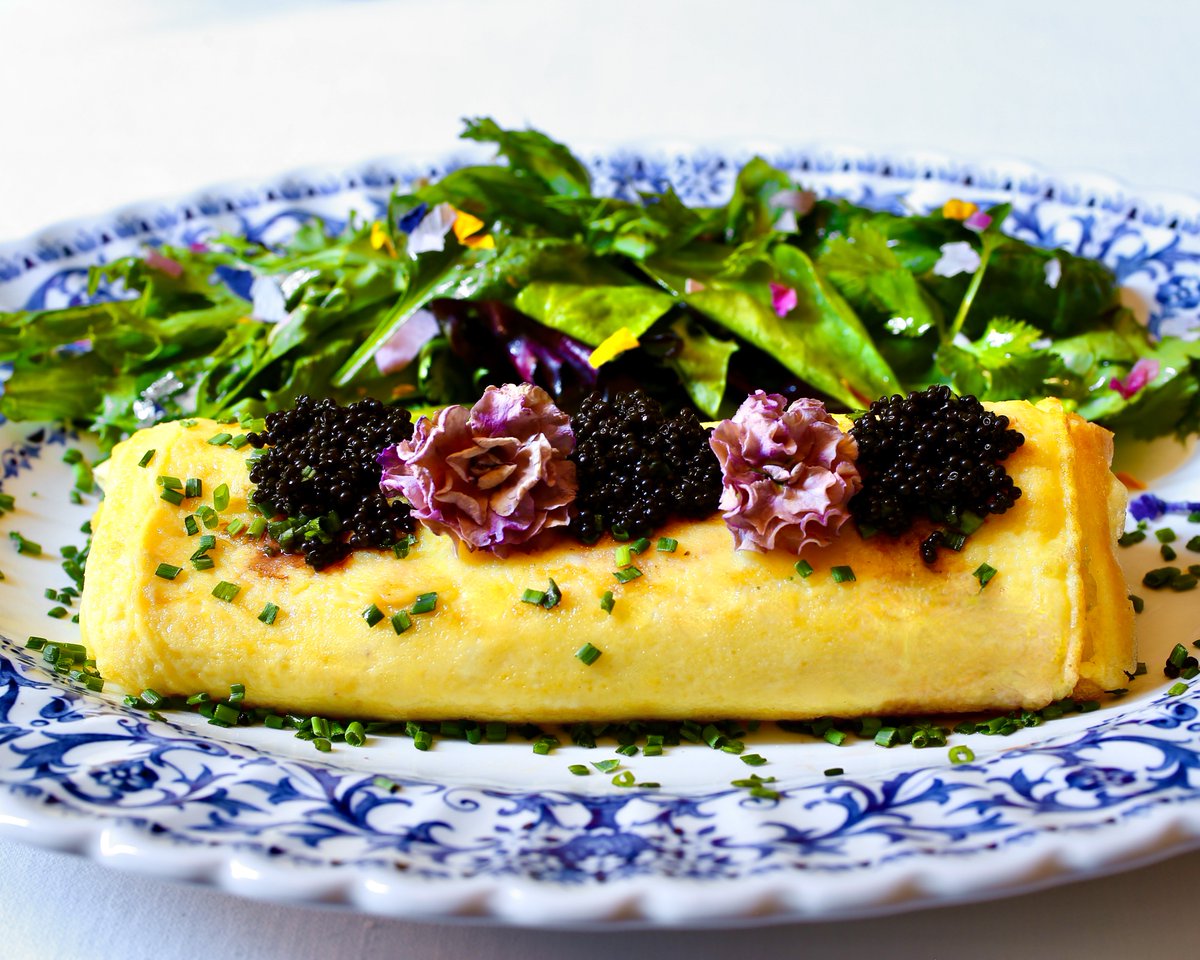tasteblog's tweet photo. French Rolled Omelette, Boursin Cheese, Caviar https://t.co/iVVZtU2mw6 via @tasteblog #BastilleDay #FeteNationale #omelette #caviar @BoursinCheese @Perrier @PerrierUSA https://t.co/7hPbFUzjmy