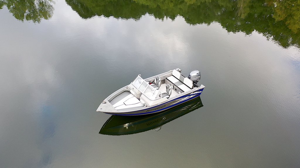 Mirrocraft's tweet photo. MirroCraft boats are designed with both performance and style in mind. #powerboatnation #luxury #fastboat #speedboat #needforspeed #boatlife https://t.co/xdoZblk6kk