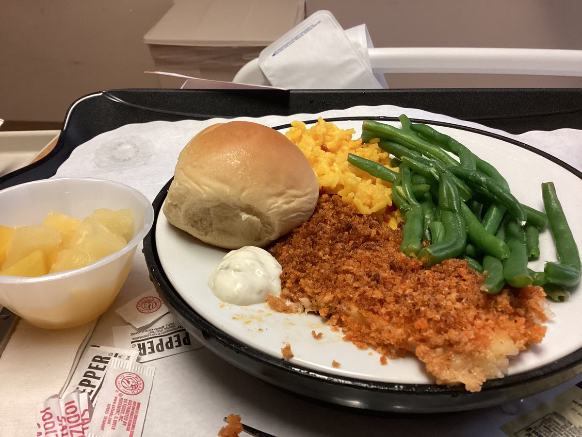 UDarnTuten's tweet photo. Someone explain to me how this is low carb? @PiedmontHealth 1st no one ever asks about food allergies, then you donโt know what you are getting or when. Or your diet. Nothing about this is diabetic friendly. #DoBetter #ShutUpAndEat #WeDontCare #ItsAllAboutFoodCost. https://t.co/6uSjBH5cdH