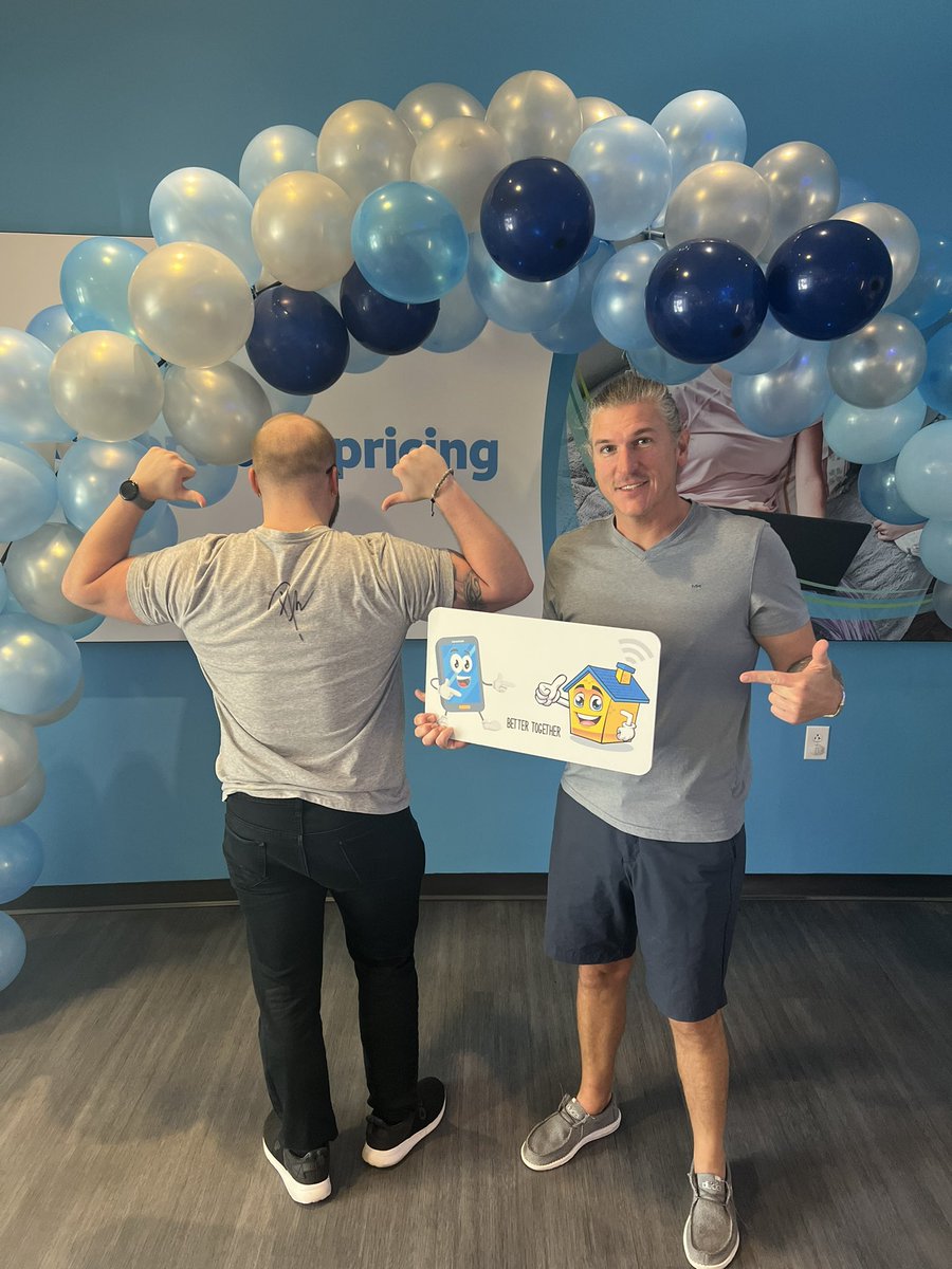 MrKenfromATT's tweet photo. Mr. Steven with our second XSell, and Showtime Shoppes is just getting started! #bettertogether #signtheshirt #rocktheblock @inVINCEables1 @Showtime_Roe @Julio_Cintron14 @VinceLeaks @404girl https://t.co/78ClssYVJe