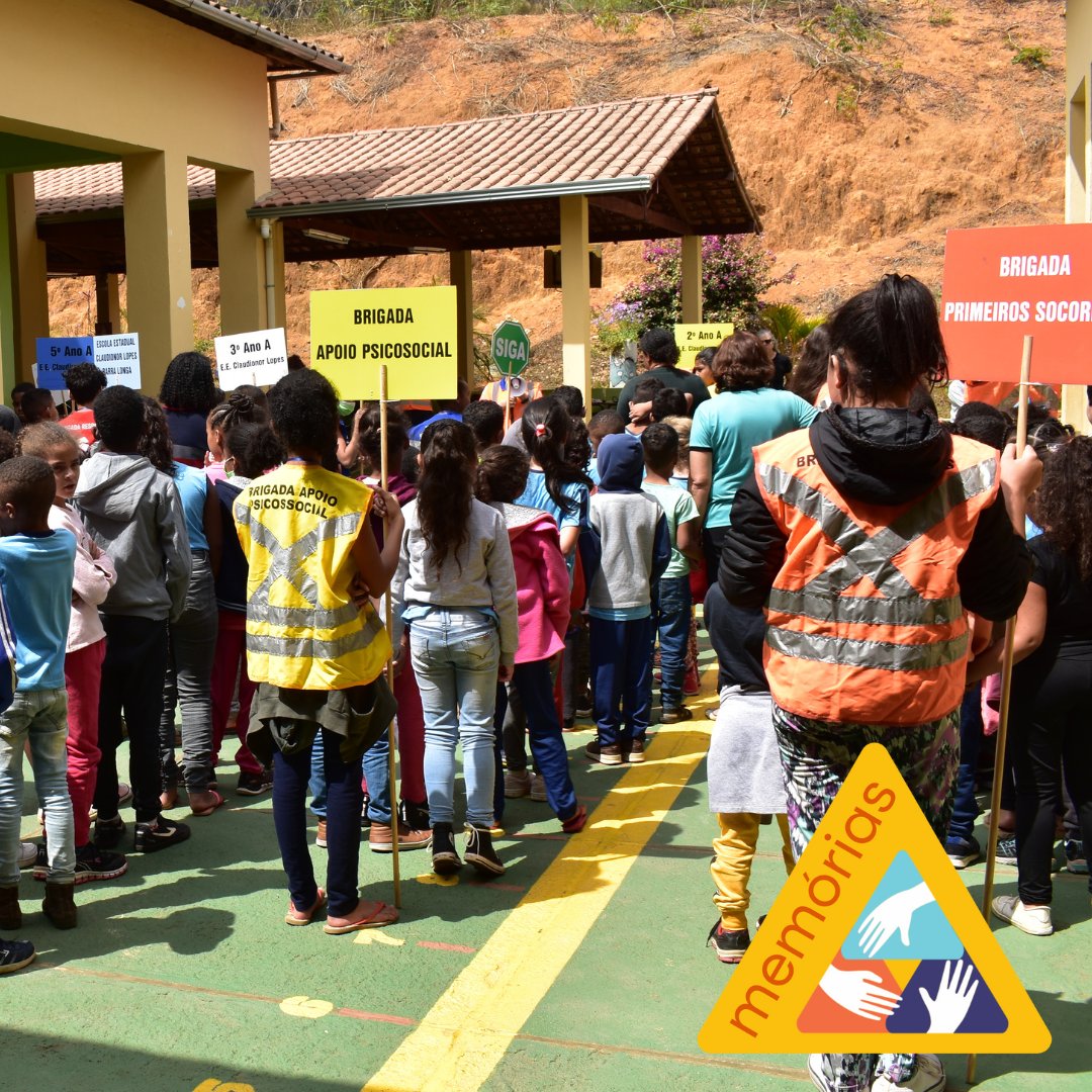 DCBarraLonga's tweet photo. Hoje vamos lembrar a oficina que tivemos com os brigadistas do COMITÊ ESCOLA SEGURA, em outubro de 2022, para a PREPARAÇÃO DO SIMULADO DE ROMPIMENTO DE BARRAGEM.

🔹Defesa Civil somos todos nós!

#comunidadesegura https://t.co/C3zuTRjaFP
