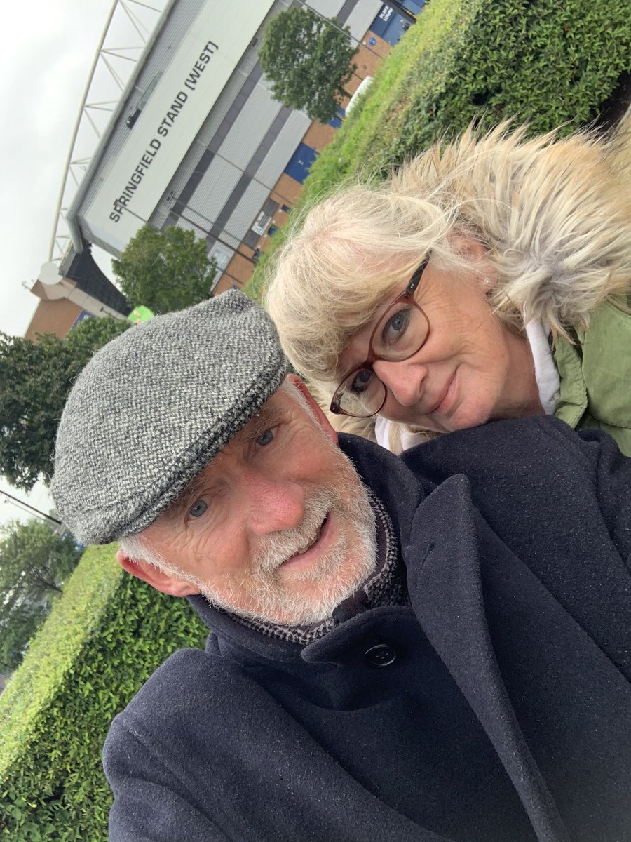 Yes this is summer rugby 🏉 😂
<a href="/WiganWarriorsRL/">Wigan Warriors 🍒⚪️</a> v <a href="/WarringtonRLFC/">Warrington Wolves</a> 
Come on the Warriors 🍒🏉