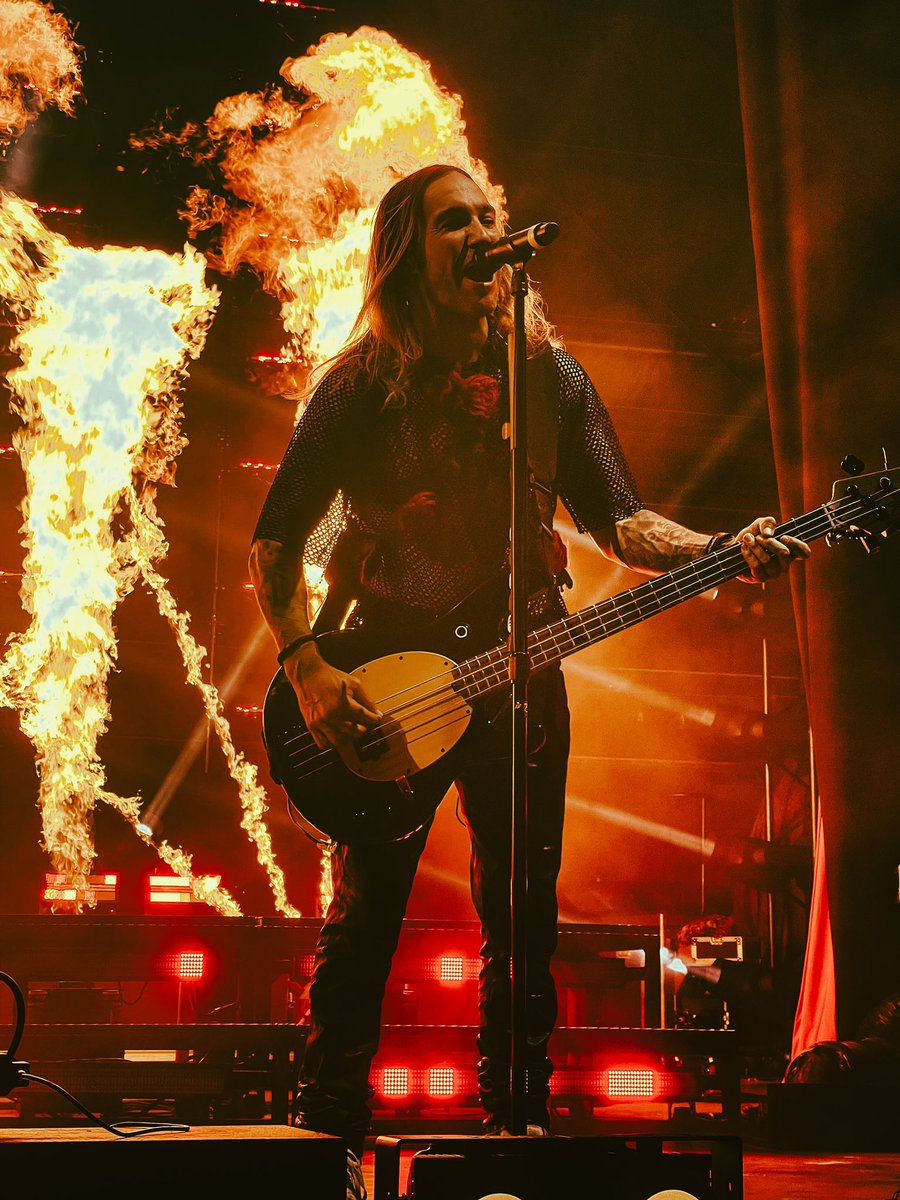 PunkOfTheOffice's tweet photo. @falloutboy โจSo Much for (Tour) Dustโจ โ June 23, 2023 โ Maryland Heights, MO
#falloutboy #somuchforstardust #somuchfortourstardust #takethistoyourgrave #fromunderthecorktree #infinityonhigh #folieร deux #petewentz #patrickstump #joetrohman #andyhurley #dcd2 https://t.co/6NadFhOp25