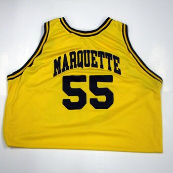 MUOverload's tweet photo. Greg Clausen’s (@7ftbodybuilder) alternate gold jersey from the 1998-99 @MarquetteMBB season #mubb https://t.co/F0RbtGh19Q