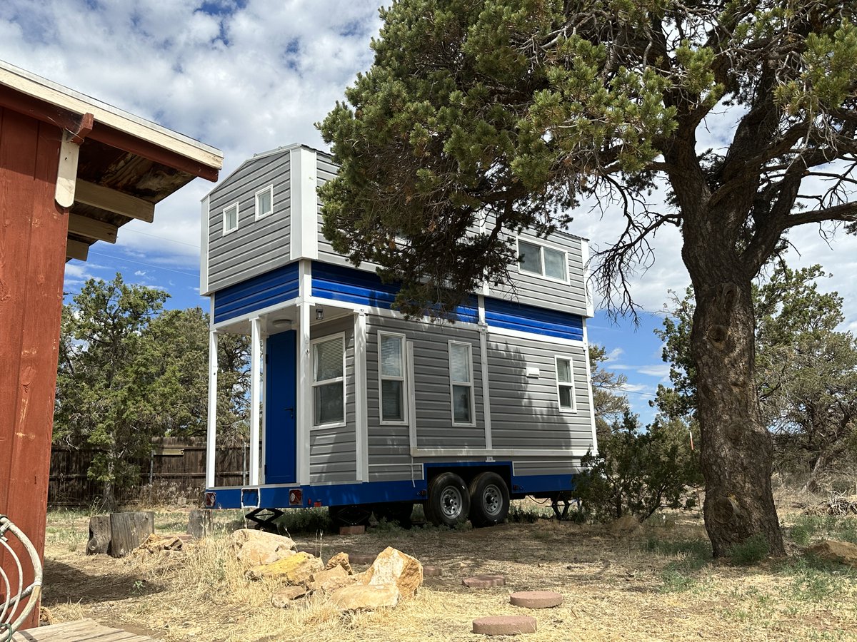 WilderwiseHomes's tweet image. Flagstaff delivery... SUCCESS! ✅ This beauty looks so perfect nestled in the ponderosa pines, don&apos;t you think? More photos coming soon 😁 #tinyhome #tinyhouse #flagstaff #arizona #deliveryday