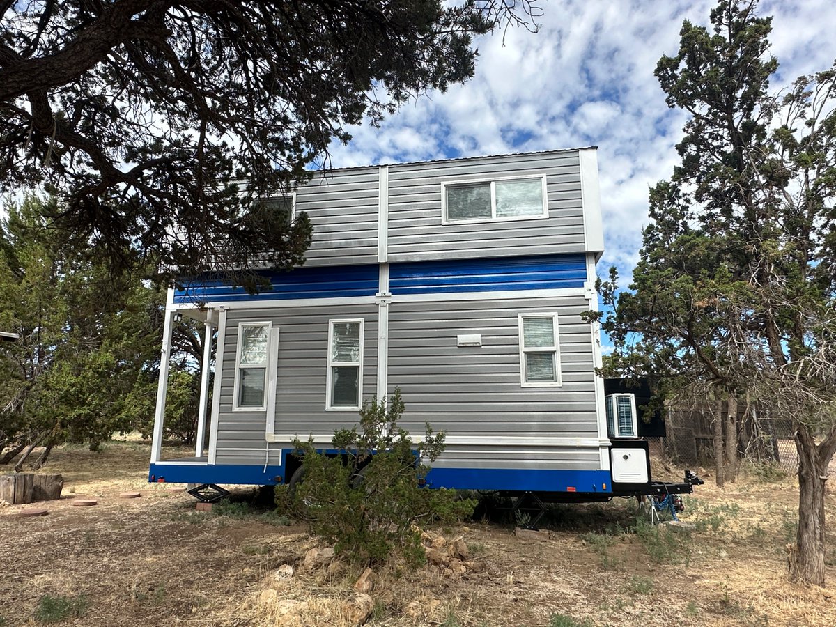 WilderwiseHomes's tweet image. Flagstaff delivery... SUCCESS! ✅ This beauty looks so perfect nestled in the ponderosa pines, don&apos;t you think? More photos coming soon 😁 #tinyhome #tinyhouse #flagstaff #arizona #deliveryday
