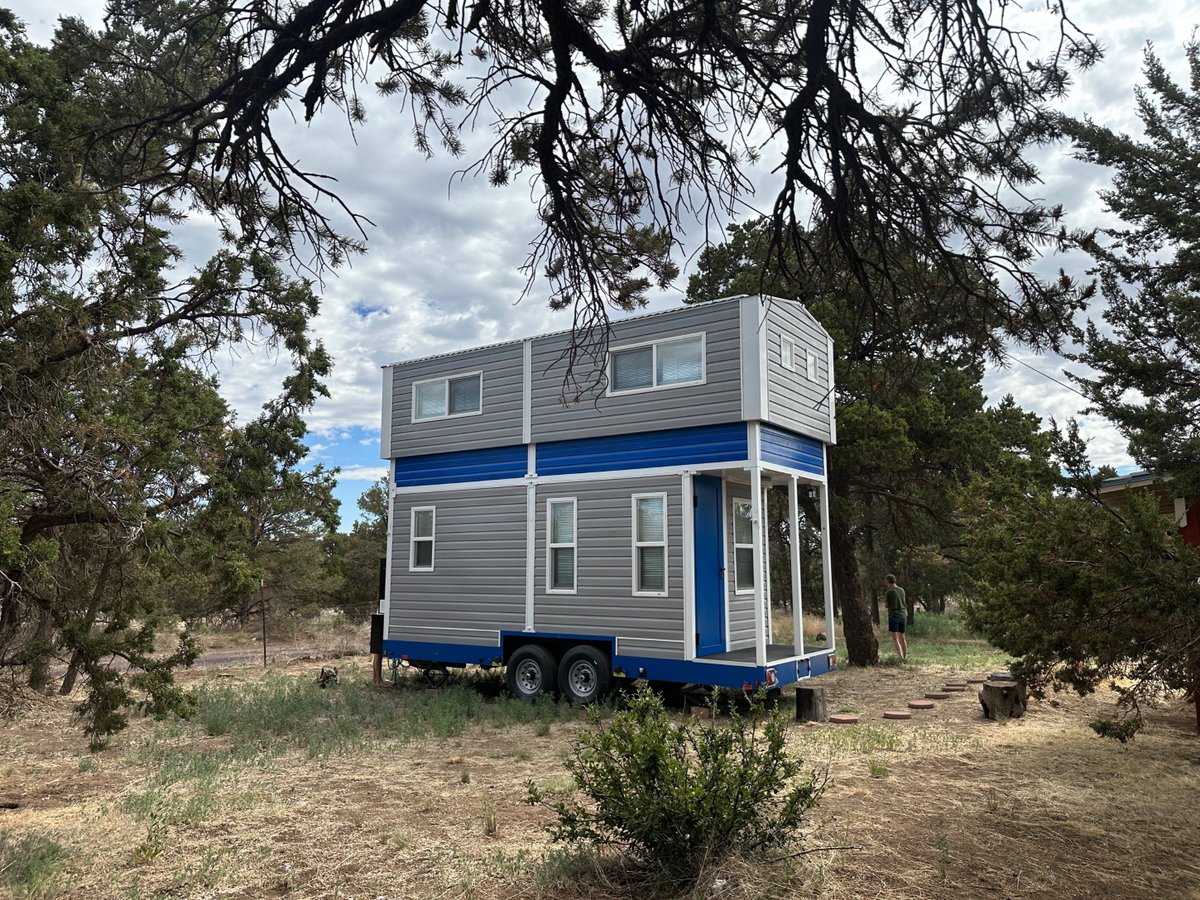 WilderwiseHomes's tweet image. Flagstaff delivery... SUCCESS! ✅ This beauty looks so perfect nestled in the ponderosa pines, don&apos;t you think? More photos coming soon 😁 #tinyhome #tinyhouse #flagstaff #arizona #deliveryday