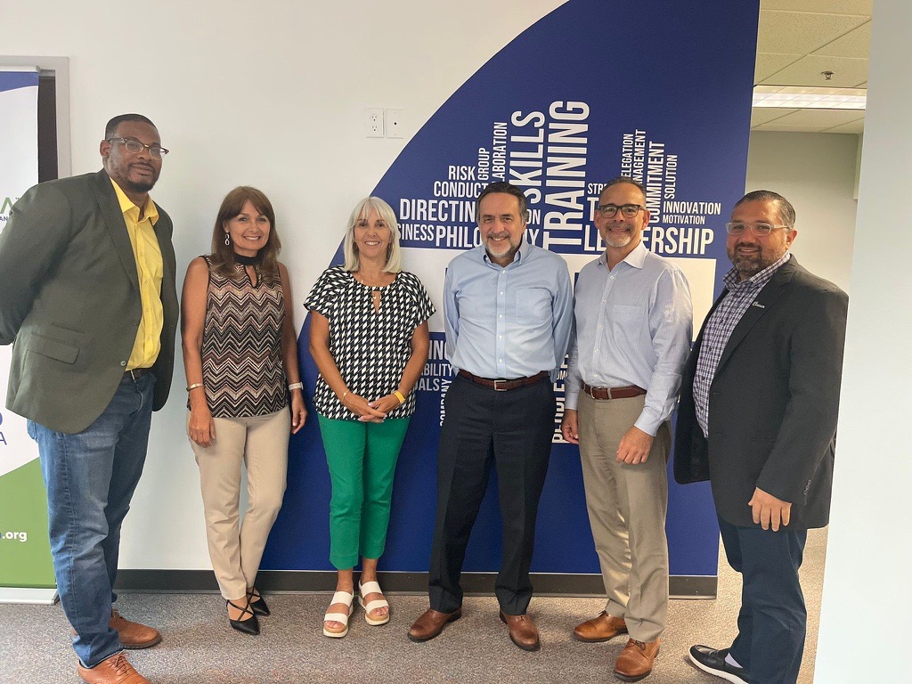 ProsperaUSA's tweet photo. 🙌#FeatureFriday This week, our Prospera team had the honor to host a visit from Ascendus in Atlanta, GA. 🤝During this visit, we were able to strengthen our connections with Fabiana Estrada and Derrick Car, part of the Ascendus team
#Ascendus #ProsperaPartners #AccessToCapital https://t.co/MFPN5hA5pl