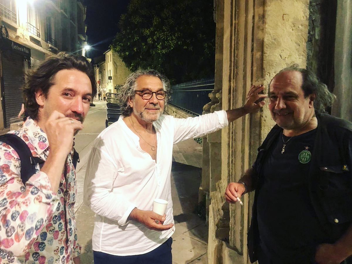 EspaceStMartial's tweet photo. Retour sur… le pot des compagnies! Moment d’échange et de convivialité. 🌻

#festivaloffavignon #off23 @festOffAvignon #theatre #theatrecontemporain #avignon https://t.co/GqYh5uHxjG