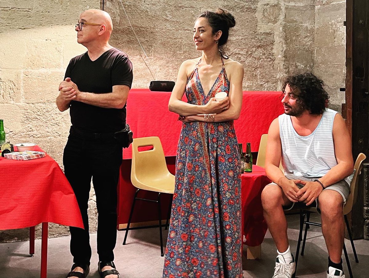 EspaceStMartial's tweet photo. Retour sur… le pot des compagnies! Moment d’échange et de convivialité. 🌻

#festivaloffavignon #off23 @festOffAvignon #theatre #theatrecontemporain #avignon https://t.co/GqYh5uHxjG