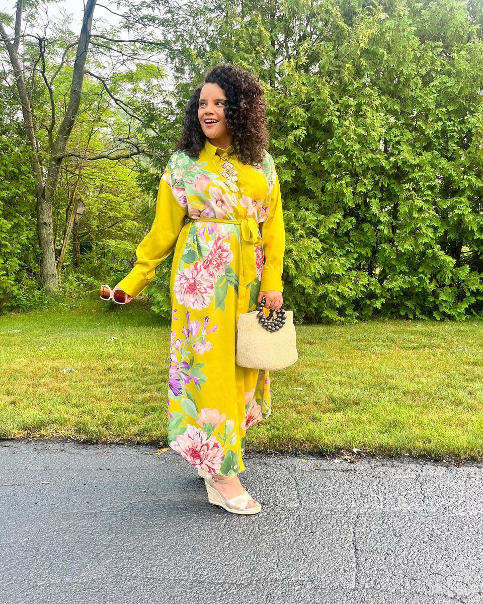 Walking on sunshine ☀️ in <a href="/Chicos/">Chico's</a>! Shop fun outfits that will put a pep in your step this summer! 📸: curlybyrdie