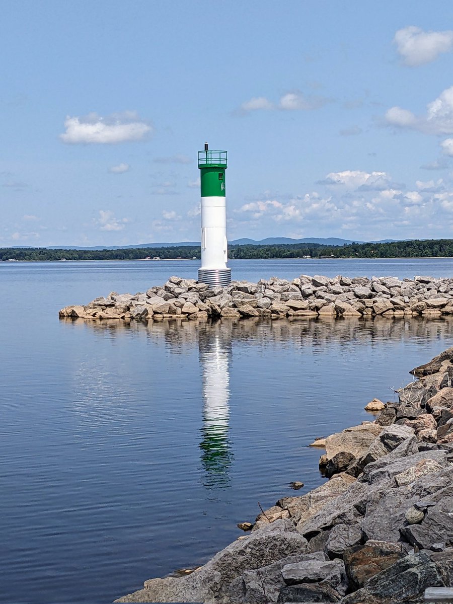 WendyAHewitt's tweet photo. We are so fortunate to be surrounded by this beautiful scenery! @CityPembroke #NaturePhotography #peace #calmingwaters https://t.co/Jk1taQ9zyI