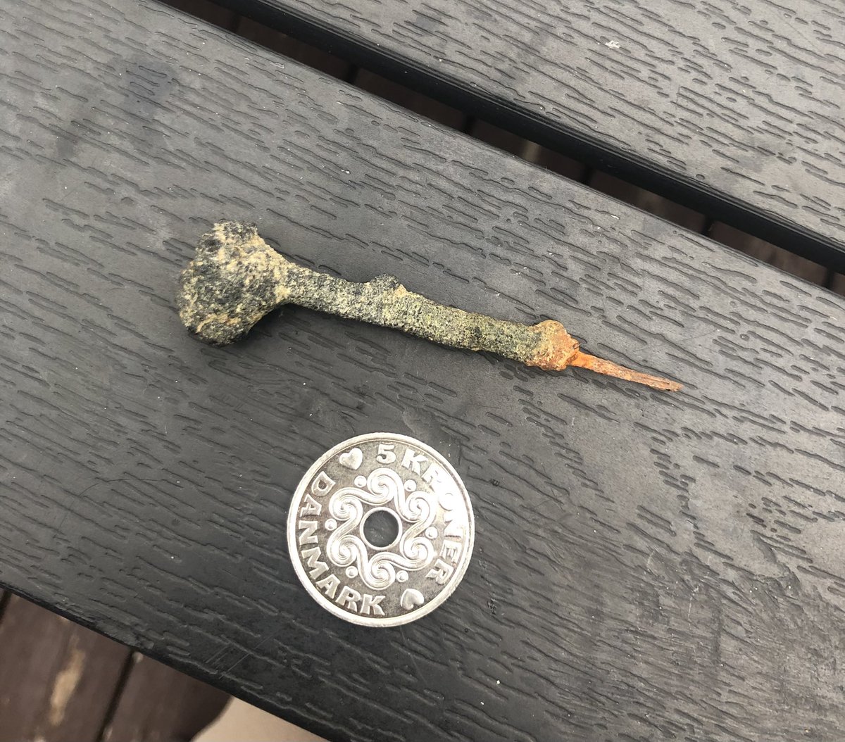 Hvad er det her for et objekt? Fundet i vandkanten nær Ålbæk, Skive
#twitterhjerne #historietwitter