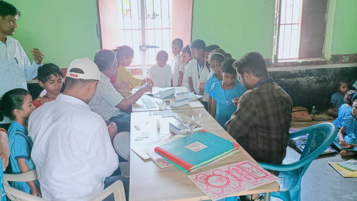 DeepakGanjam's tweet photo. ##Mass_Surveillance for Malaria &amp; Other MAT by team RBSK &amp; VBD  at different TRW schools of Patrapur @ reopening  post summer vacation..@BDO_PATRAPUR @HFWOdisha @Ganjam_Admin @MoHFW_INDIA @SambitBegray @nhmodisha @DwoGanjam @scstdevdept https://t.co/ATnUCXPyMZ