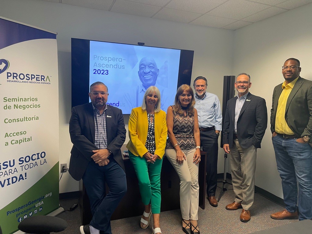 ProsperaUSA's tweet photo. 🙌#FeatureFriday This week, our Prospera team had the honor to host a visit from Ascendus in Atlanta, GA. 🤝During this visit, we were able to strengthen our connections with Fabiana Estrada and Derrick Car, part of the Ascendus team
#Ascendus #ProsperaPartners #AccessToCapital https://t.co/MFPN5hA5pl