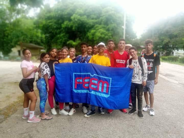 Feem_Granma's tweet photo. El Movimiento Científico Ambientalista de la @FEEM_Cuba sigue aquí!!!! 💚

Hoy los muchachos de la #FEEMGranmense llegaron hasta el Parque Granma de nuestro Bayamo para colaborar con la recogida de desechos sólidos 🌎

Estamos #AquiConCuba 🇨🇺
#UnaMejorJuventud https://t.co/viG6RTD0AD
