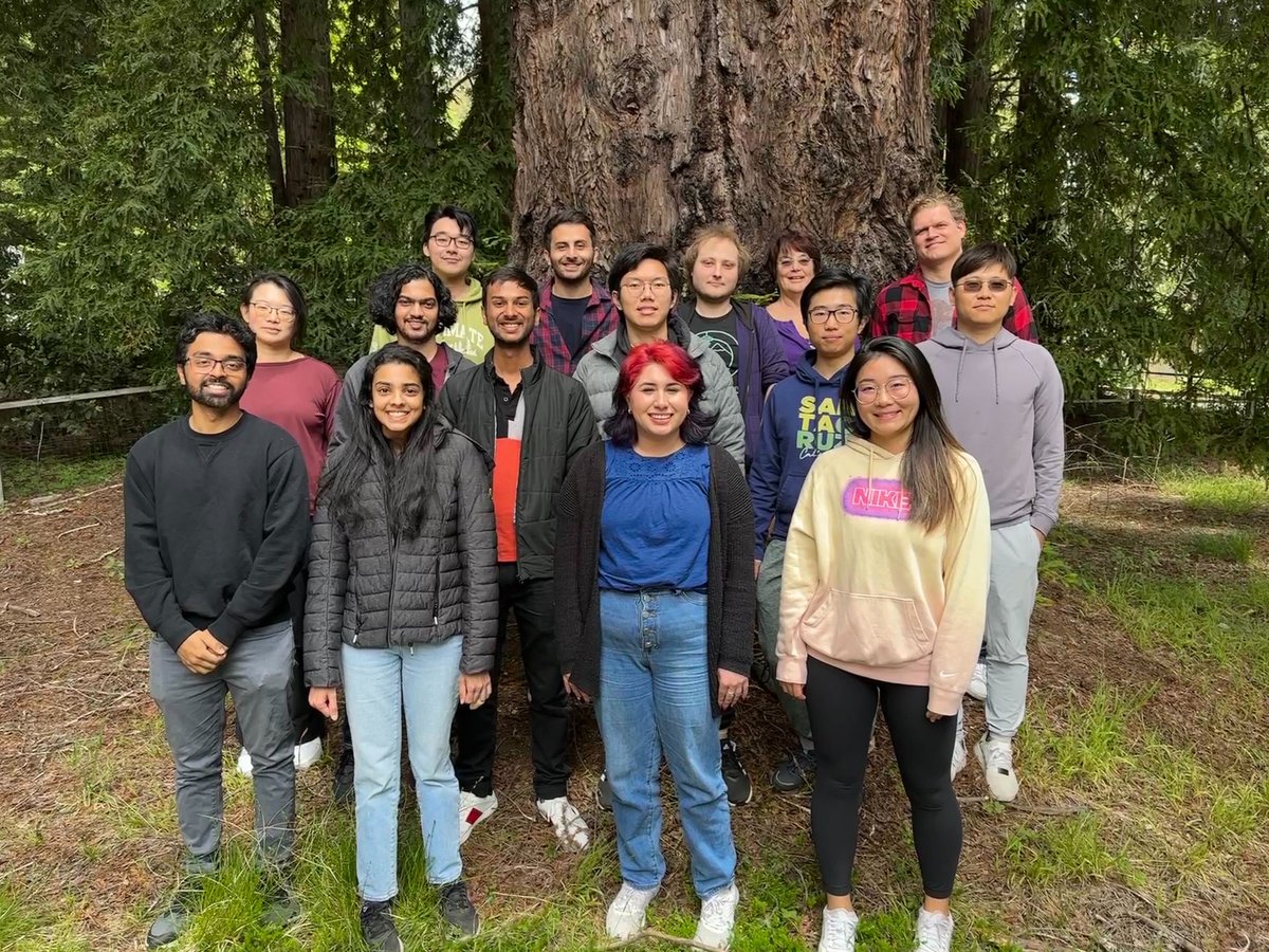 xwang_lk's tweet image. Our UCSC Athena team has advanced to the finals of the #AlexaPrize SocialBot Grand Challenge 5! Go Team Athena!