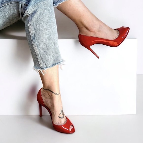 Penelope_Kol's tweet photo. So good I had to share! Check out all the items I'm loving on @Poshmarkapp #poshmark #fashion #style #shopmycloset #christianlouboutin #candies #americaneagleoutfitters: https://t.co/GEI2oU7tim https://t.co/vUmiXdpb02