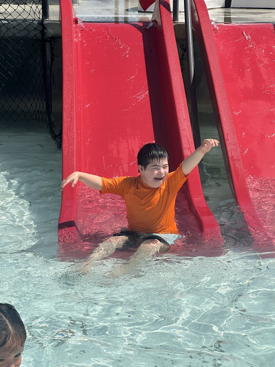 MinnieGomez's tweet photo. Little family vacation before school starts again in a few weeks… https://t.co/n6aT2xuxmS
