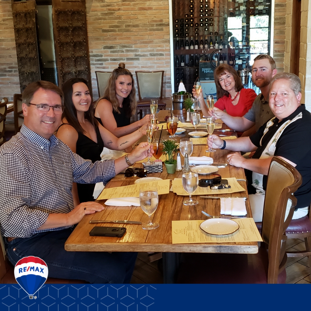 ekwilliams48's tweet image. June Top Producers lunch at Allegretto 
#remaxhustle 
#signofsuccess