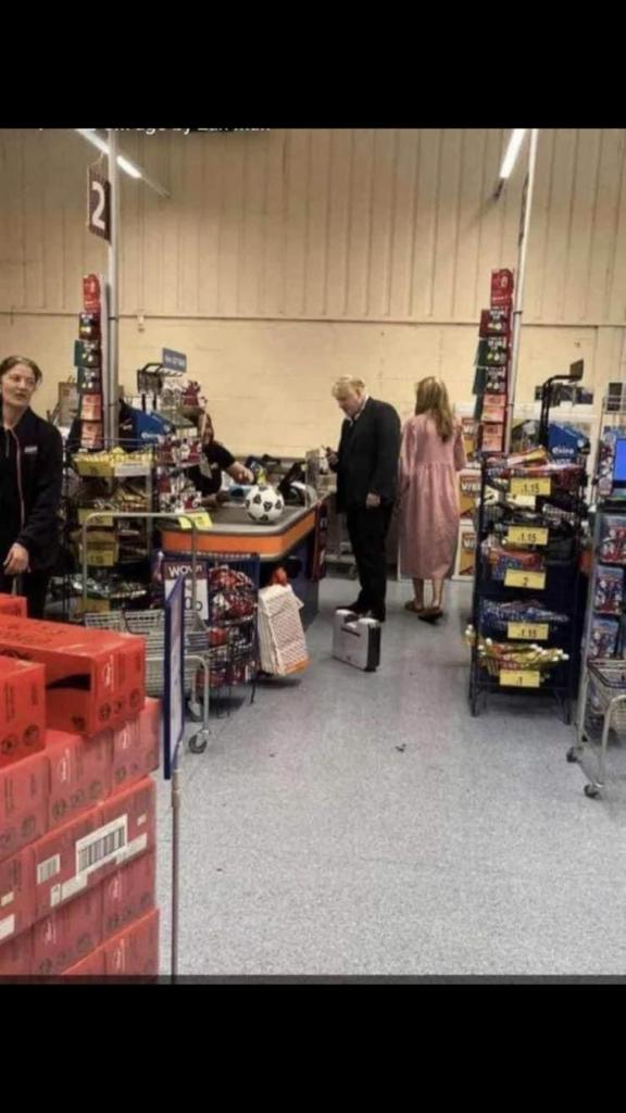 jonnybelch's tweet photo. @TheLastLeg Boris lost his phone in b&amp;m Didcot #BorisBS https://t.co/iFnupRMWjG