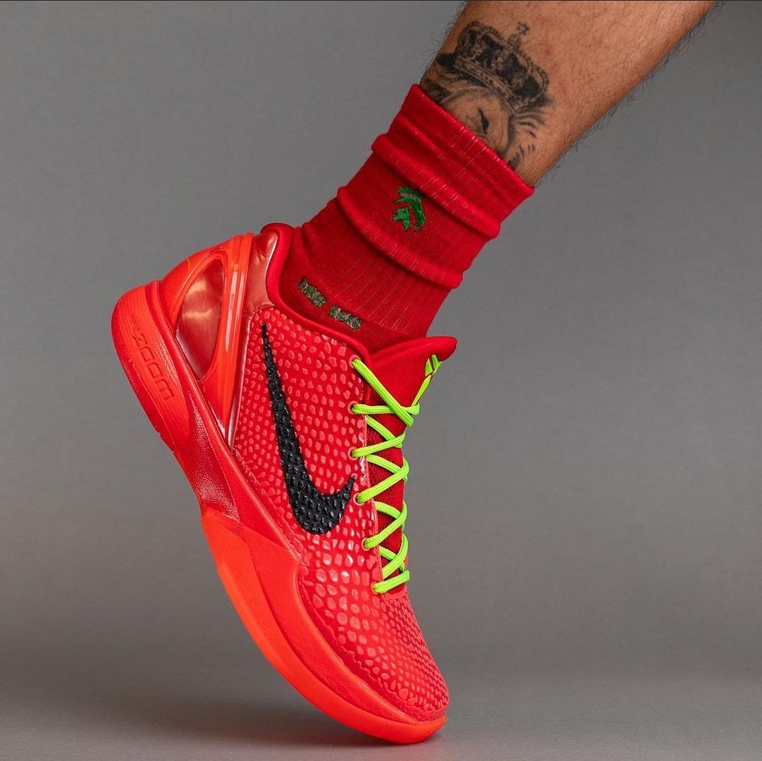 kobe grinches on feet