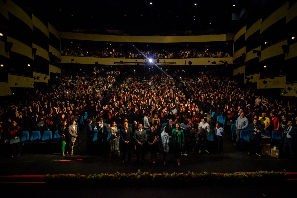 El día de ayer se realizó el Acto Académico para la generación que recién egresó.

Les felicitamos por concluir esta etapa en sus vida  deseamos el mayor de los exitos en su futuro personal y profesional.

Enhorabuena!! 

#TodosSomosPrepa7