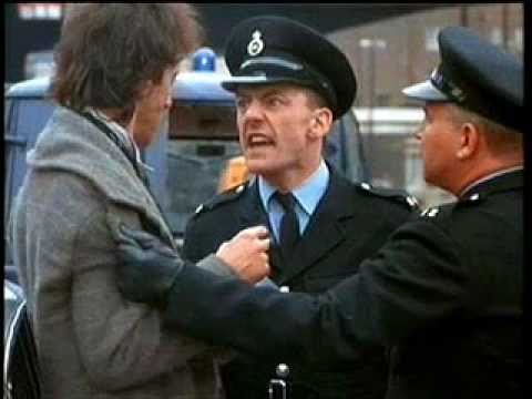 PaulTommo99's tweet photo. Enough of this bollox.
"GIVE ME THE F*CKING PHONE!"
#BorisBS https://t.co/EfSPAw46Y9