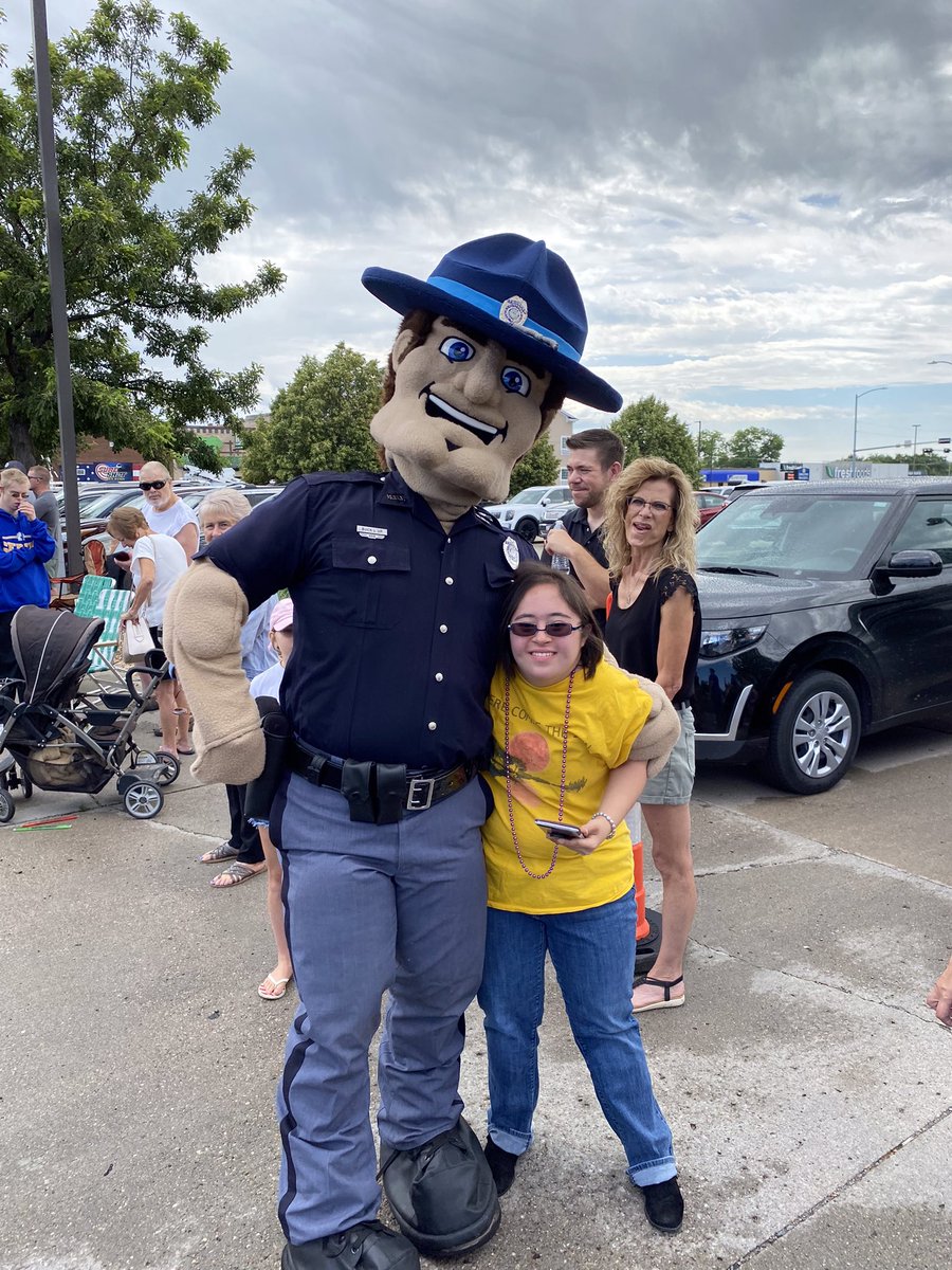 NSP_TroopE's tweet photo. Today is one of Trooper Buck L Up’s favorite days of the year!! The #OregonTrailDays kiddie parade is always fun and hanging out with kids and helping them to learn #Seatbelt and #SafeDriving tips makes for a #BrighterFuture. https://t.co/AfVJq40PNk