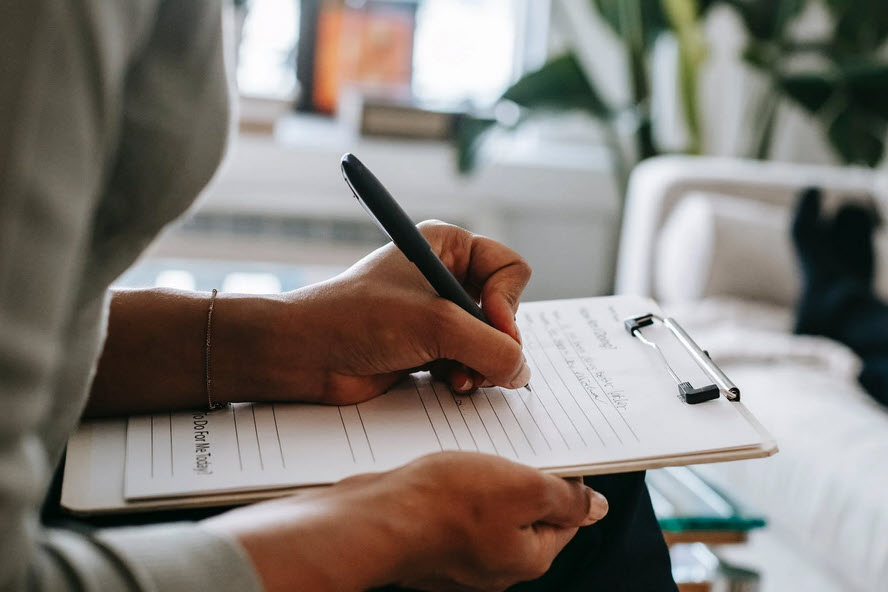 #WilliamFaulkner said that the first draft "may be bad, but it’s the only way you can do anything really good." 

Keep writing!

#firstdraft #amwriting #writingtips #drafts #writers #WritingCommunity 
Pic: bit.ly/44tcSE2