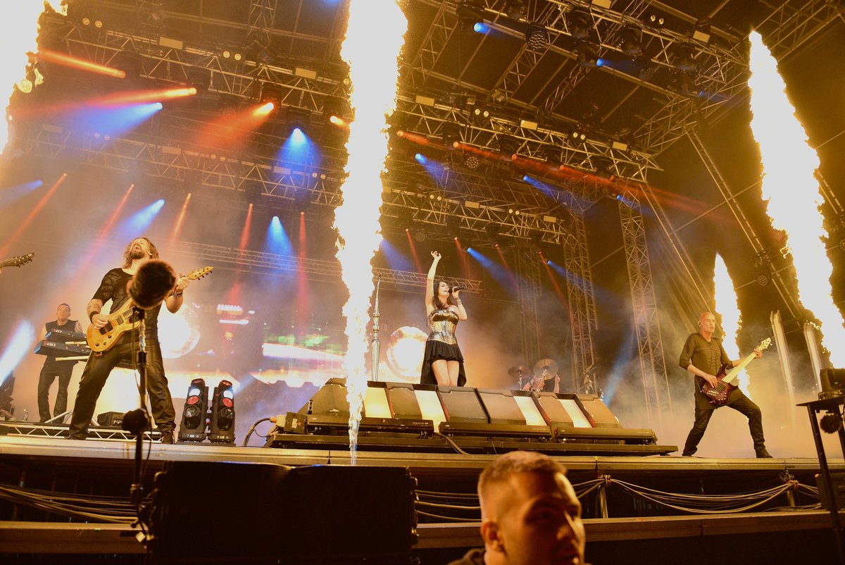 Ottas07's tweet image. Within Temtaption a Tarja. 
#mastersofrock