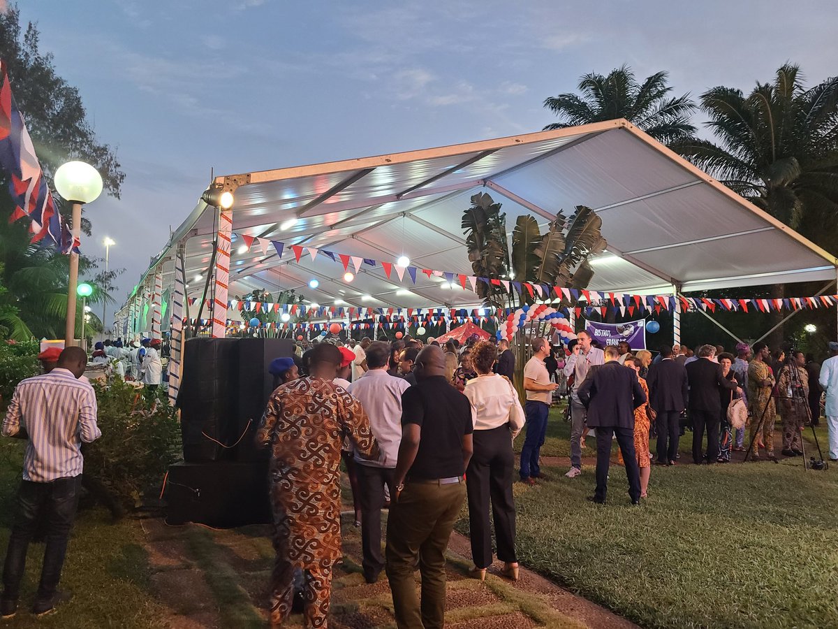 C'est avec honneur, que j'ai répondu ce 14 juillet à l'invitation de Son Excellence Monsieur Marc Vizy, Ambassadeur de la France🇨🇵 auprès du Bénin🇧🇯, en vue de prendre part à une réception VIP organisée pour commémorer la Fête Nationale française.
#14juillet #France #Bénin #REMA